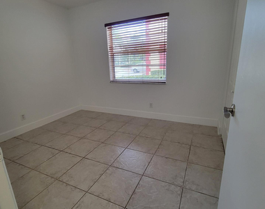 3712 N University Drive - Photo Thumbnail 12