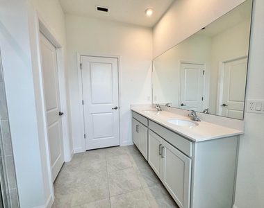 14122 Sw Thorens Drive - Photo Thumbnail 20