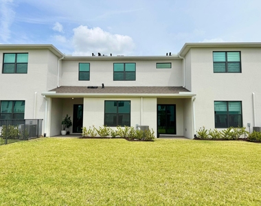 14122 Sw Thorens Drive - Photo Thumbnail 5