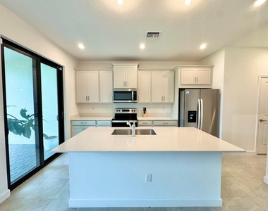 14122 Sw Thorens Drive - Photo Thumbnail 2