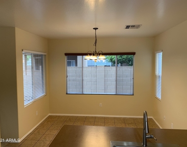 3040 W Cavalry Drive - Photo Thumbnail 7