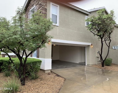 3040 W Cavalry Drive - Photo Thumbnail 2