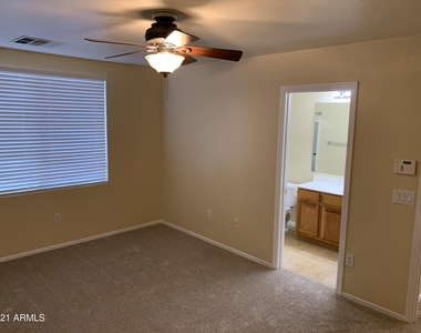 3040 W Cavalry Drive - Photo Thumbnail 9