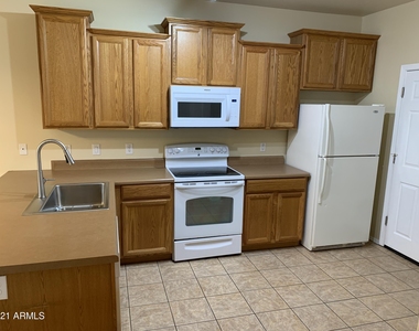 3040 W Cavalry Drive - Photo Thumbnail 6