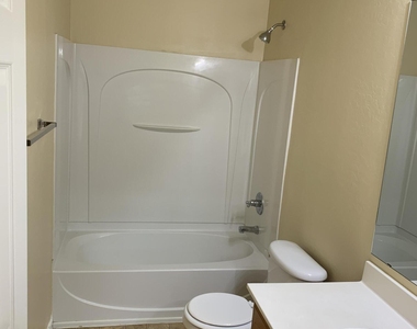 3040 W Cavalry Drive - Photo Thumbnail 12