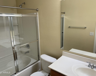 3040 W Cavalry Drive - Photo Thumbnail 10