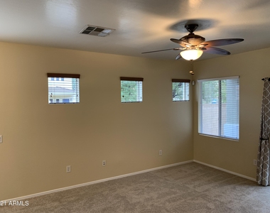3040 W Cavalry Drive - Photo Thumbnail 4
