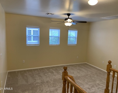 3040 W Cavalry Drive - Photo Thumbnail 8