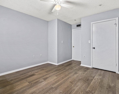 2305 N Congress Avenue - Photo Thumbnail 18