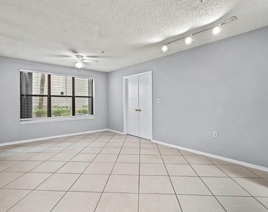 2305 N Congress Avenue - Photo Thumbnail 3