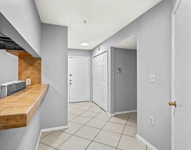 2305 N Congress Avenue - Photo Thumbnail 1