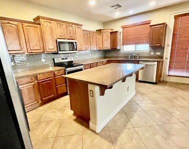 13586 N 152nd Drive - Photo Thumbnail 6