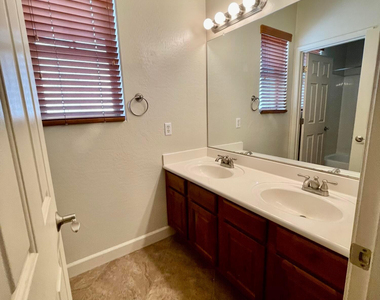13586 N 152nd Drive - Photo Thumbnail 25
