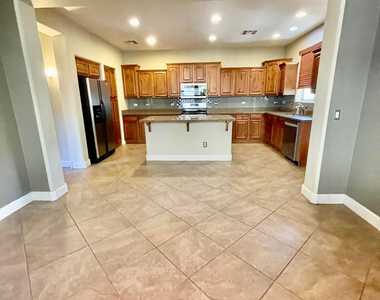 13586 N 152nd Drive - Photo Thumbnail 7