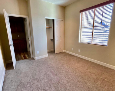 13586 N 152nd Drive - Photo Thumbnail 11
