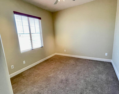 13586 N 152nd Drive - Photo Thumbnail 12