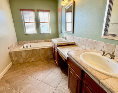 13586 N 152nd Drive - Photo Thumbnail 22