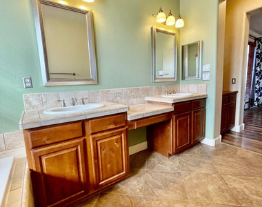 13586 N 152nd Drive - Photo Thumbnail 20