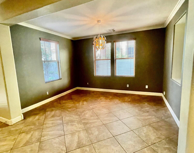 13586 N 152nd Drive - Photo Thumbnail 8