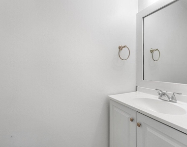 304 Georgian Park Drive - Photo Thumbnail 12