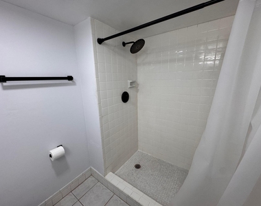4570 Nw 18th Avenue - Photo Thumbnail 18