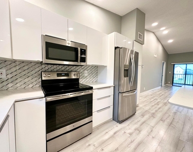 2800 Palmwood Terrace - Photo Thumbnail 2