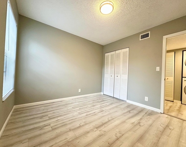 2800 Palmwood Terrace - Photo Thumbnail 11