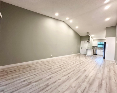 2800 Palmwood Terrace - Photo Thumbnail 7