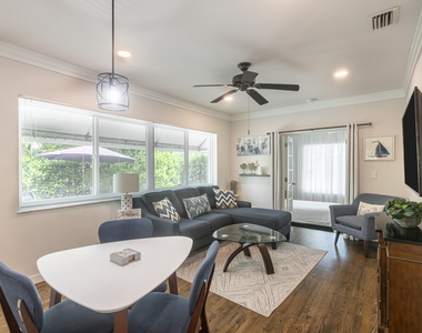 1620 Ne 8th Street - Photo Thumbnail 3