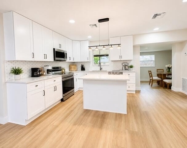 124 E Arbor Avenue - Photo Thumbnail 2
