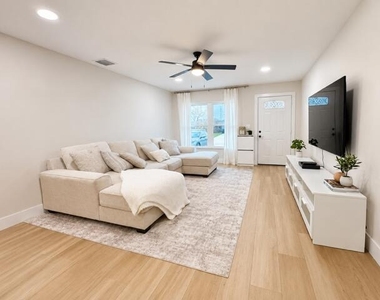 124 E Arbor Avenue - Photo Thumbnail 1