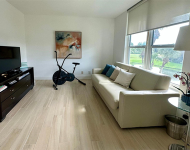 7582 Regency Lake Drive - Photo Thumbnail 14