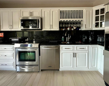 7582 Regency Lake Drive - Photo Thumbnail 16
