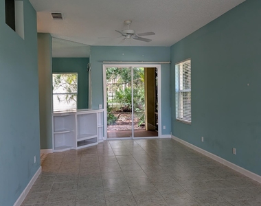708 Sw Saint Vincent Cove - Photo Thumbnail 8