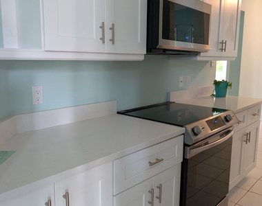 708 Sw Saint Vincent Cove - Photo Thumbnail 11