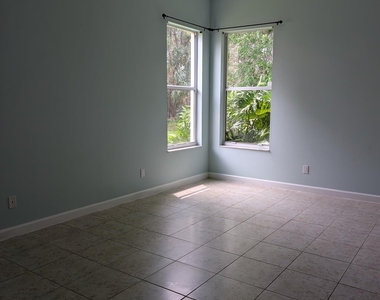 708 Sw Saint Vincent Cove - Photo Thumbnail 17