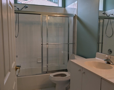 708 Sw Saint Vincent Cove - Photo Thumbnail 13