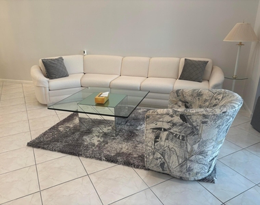 5574 Royal Lake Circle - Photo Thumbnail 11