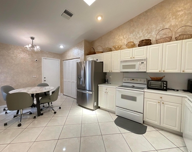 5574 Royal Lake Circle - Photo Thumbnail 8