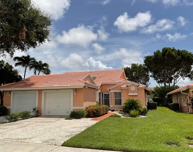 5574 Royal Lake Circle - Photo Thumbnail 4