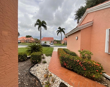 5574 Royal Lake Circle - Photo Thumbnail 2