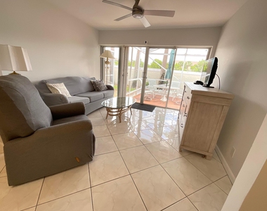 5574 Royal Lake Circle - Photo Thumbnail 15