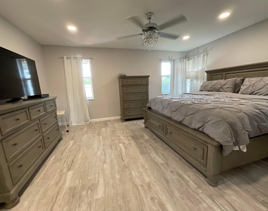 5574 Royal Lake Circle - Photo Thumbnail 31