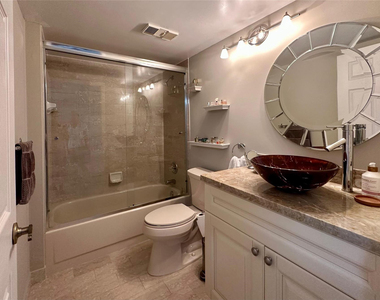 7582 Regency Lake Drive - Photo Thumbnail 13
