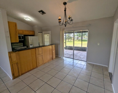 554 Sw Lakehurst Drive - Photo Thumbnail 2