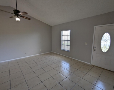 554 Sw Lakehurst Drive - Photo Thumbnail 1