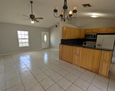554 Sw Lakehurst Drive - Photo Thumbnail 5