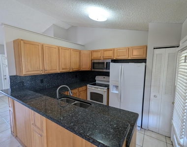 554 Sw Lakehurst Drive - Photo Thumbnail 3