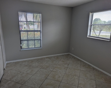 554 Sw Lakehurst Drive - Photo Thumbnail 10