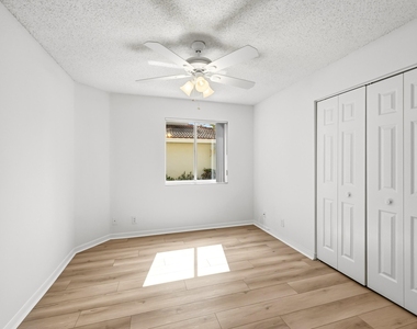 7618 S Pinewalk Dr S - Photo Thumbnail 16